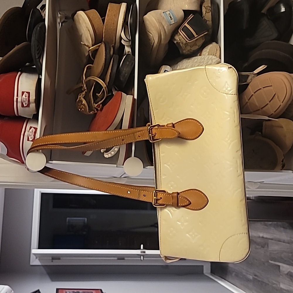 Louis Vuitton small shoulder bag, off white patent leather